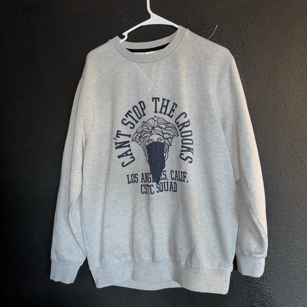 Gray Crewneck Sweater with Graphic Print and Ribbed Cuffs #8005